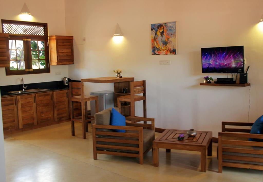 Deluxe Apartments image 3