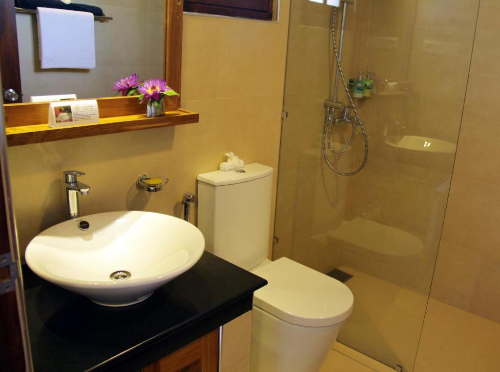 Deluxe room with pool view image 5