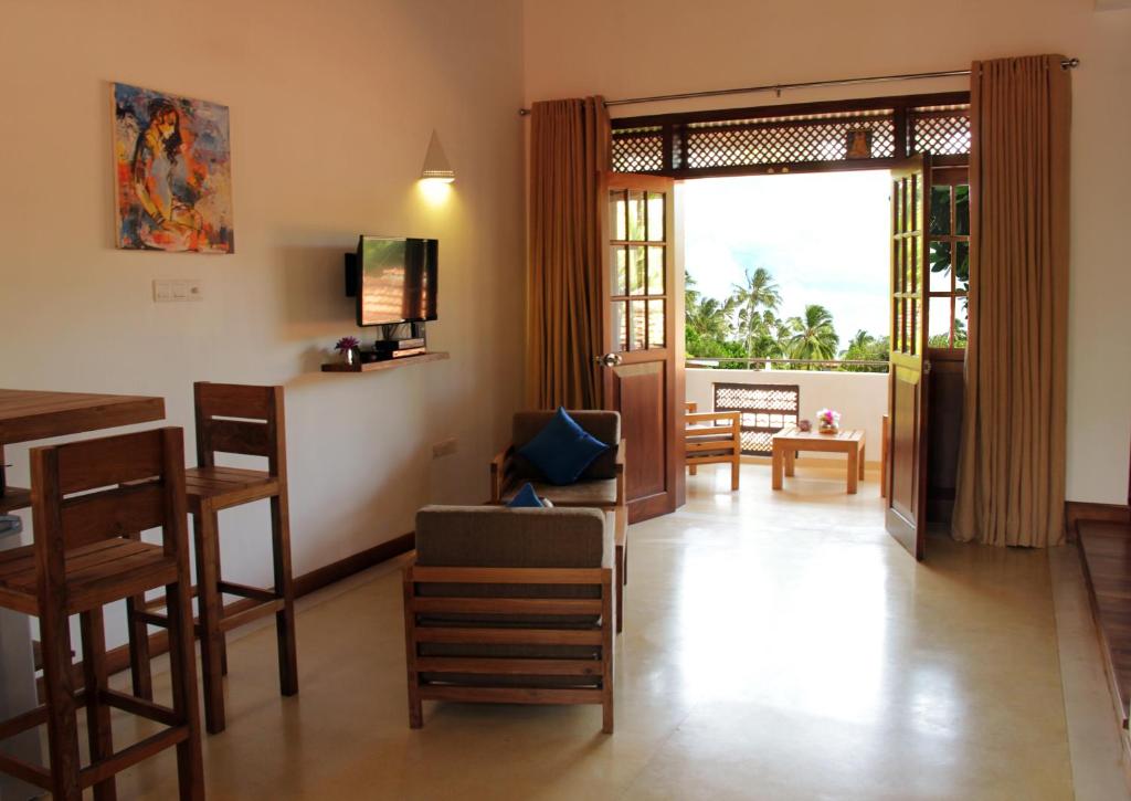 Deluxe Apartments image 2